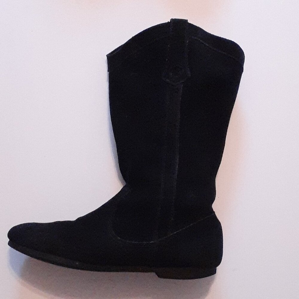 Lightweight Faux Suede Pull On Boots